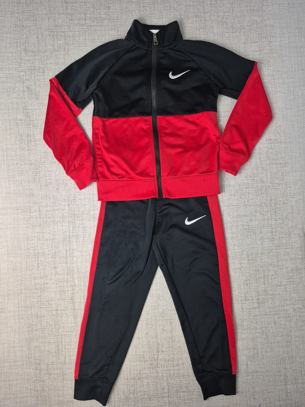 Nike Boys Black Red Tracksuit Set Size 5 4-5T - Picture 15 of 15